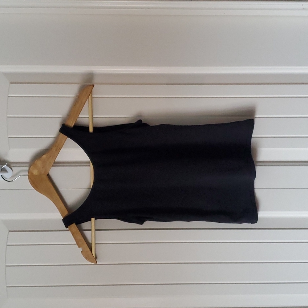 Black tank - Picture 2 of 2